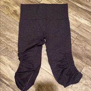 Lulu stretchy capris
